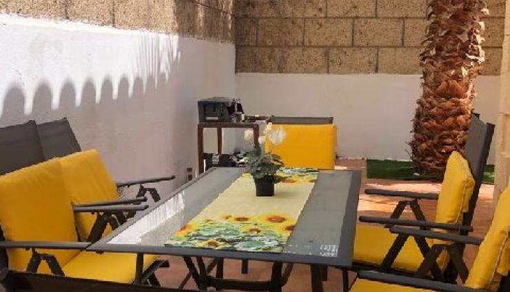 Se alquila casa con piscina en Palm mar